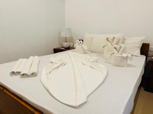 Postel nebo postele na pokoji v ubytování Gamodh Citadel Resort