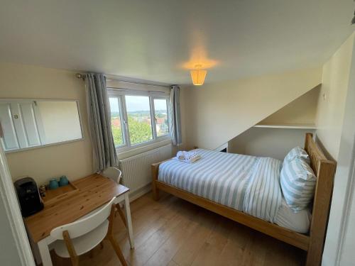 Giường trong phòng chung tại Velvet