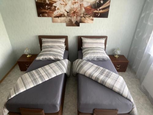 two beds sitting next to each other in a room at Berta in Neunkirchen