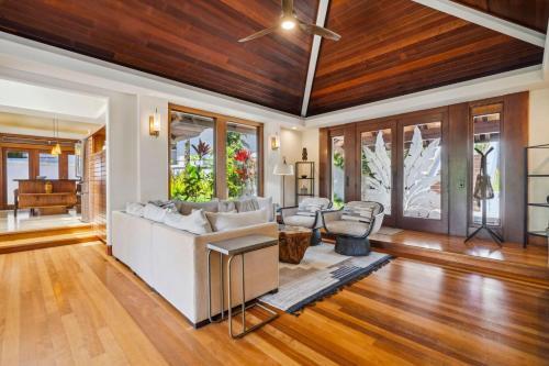 Area soggiorno di KAPIOLANI - AS SEEN ON HGTV home