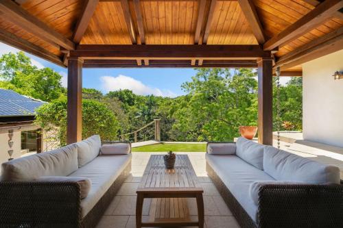 Area soggiorno di KAPIOLANI - AS SEEN ON HGTV home