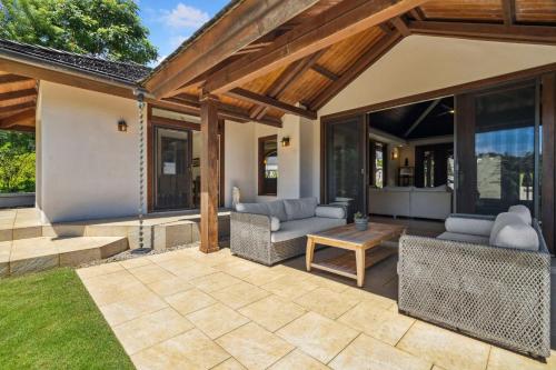 Area soggiorno di KAPIOLANI - AS SEEN ON HGTV home