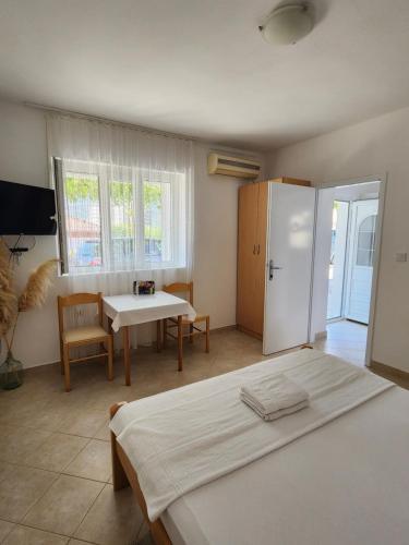 Postel nebo postele na pokoji v ubytování Apartmani Vidakovic