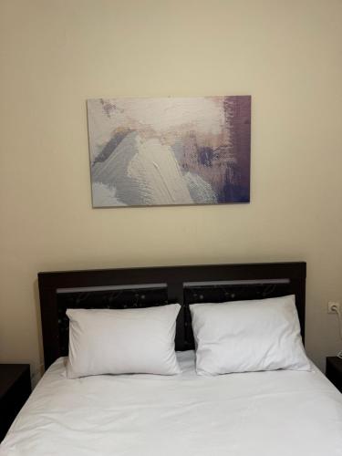 Кровать или кровати в номере Village apartment