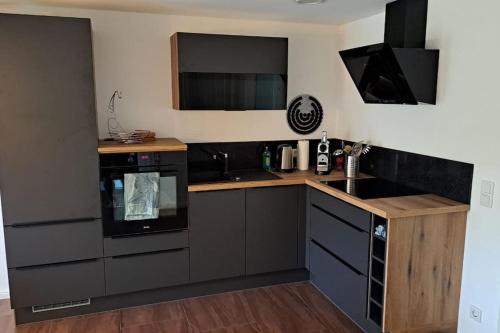 a kitchen with a sink and a stove at Ferienwohnung am Teich in Bad Liebenstein