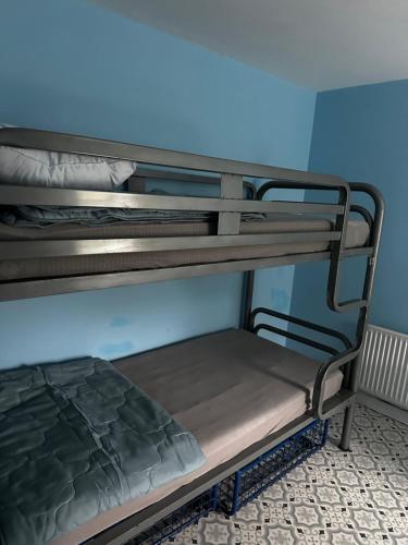 Кровать или кровати в номере Waterford City Center TownHouse