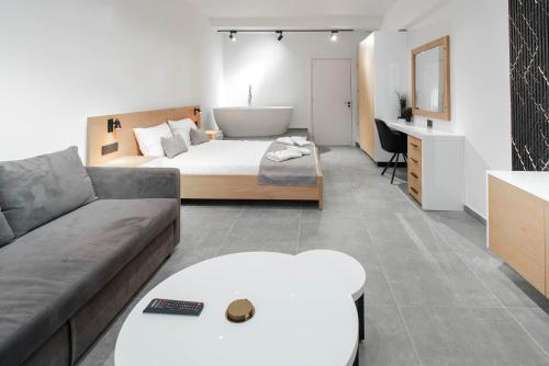 Postel nebo postele na pokoji v ubytování Kition Urban Suite 1