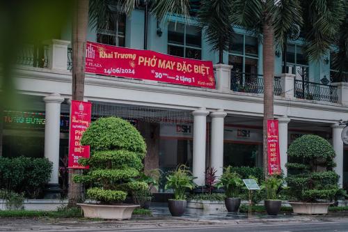 Η πρόσοψη ή η είσοδος του MAY PLAZA HOTEL