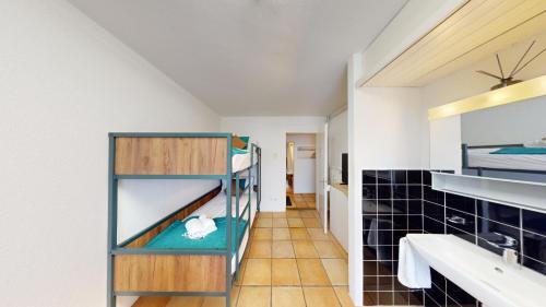 Postel nebo postele na pokoji v ubytování Zentral Altstadt Chur - Bahnhofsnah - Ferienwohnung - Bernina Express - Solution-Grischun