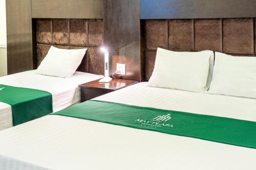 Ένα ή περισσότερα κρεβάτια σε δωμάτιο στο MAY PLAZA HOTEL