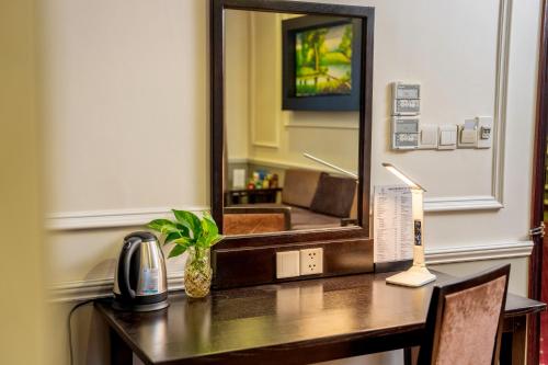 Μια τηλεόραση ή/και κέντρο ψυχαγωγίας στο MAY PLAZA HOTEL
