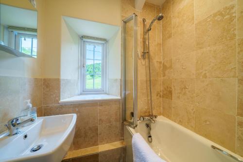 Vannituba majutusasutuses 3 Gowbarrow Cottages