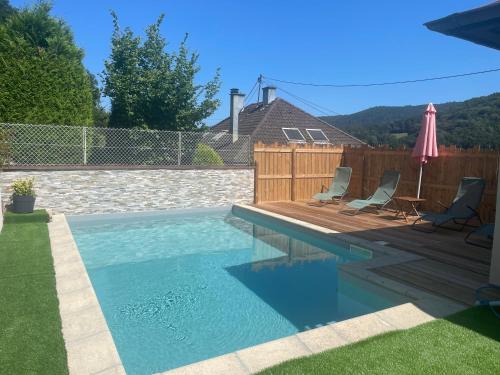 Bazén v ubytování L'Impasse en Famille, appartement 2-6 personnes piscine et spa privés nebo v jeho okolí