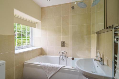 Vannituba majutusasutuses 2 Gowbarrow Cottages