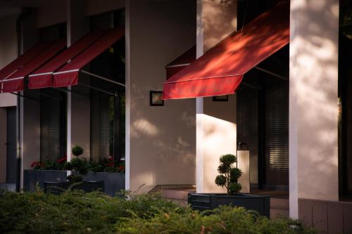Bangunan di mana terletaknya aparthotel ini