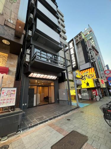 a building with a balcony on the side of it at inninn HOTEL UENO in Tokyo