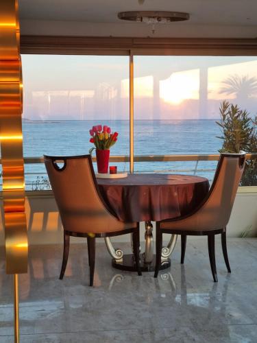 Lux- apparemment à Marina baie des Anges -vue de la mer