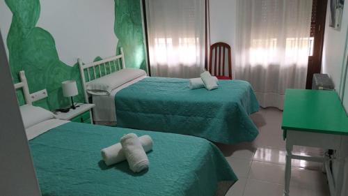 Postel nebo postele na pokoji v ubytování Hotel Virgen de los Reyes