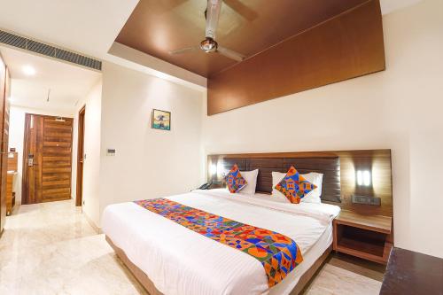 Postel nebo postele na pokoji v ubytování FabHotel Prime Nestlay Rooms Ramnad - Nr Golden Shopping Mall