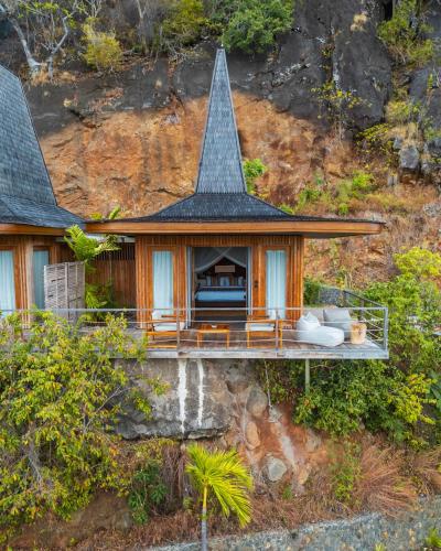 a house on the side of a mountain at Menjaga Bay in Labuan Bajo