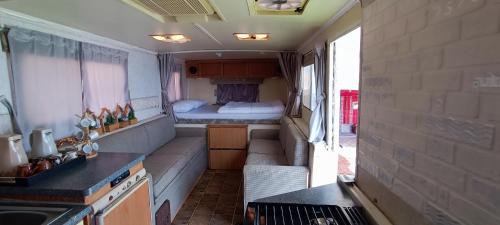 Postel nebo postele na pokoji v ubytování DHABAB caravan