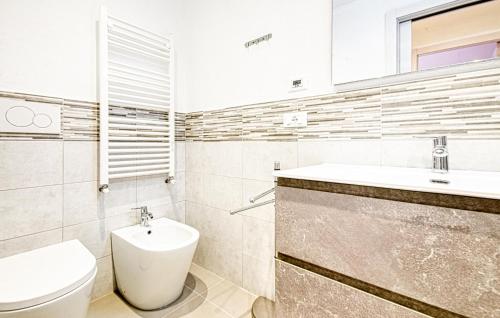 Ένα μπάνιο στο Lovely Apartment In Avegno With Wifi