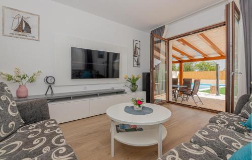 Awesome Home In Sibenik