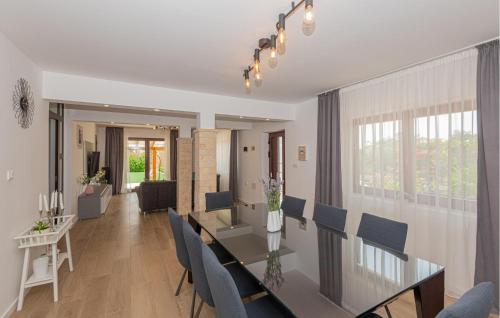 Awesome Home In Sibenik