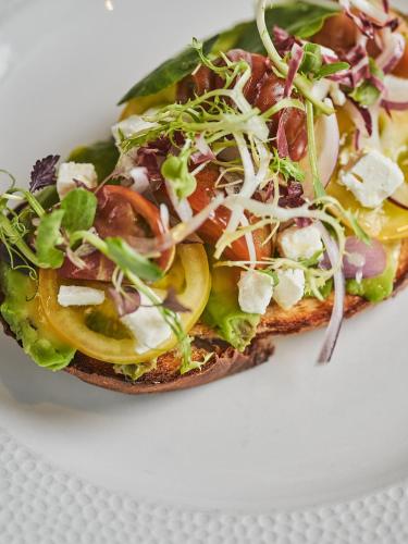 ホテルの敷地内または近くでの食事または食べ物