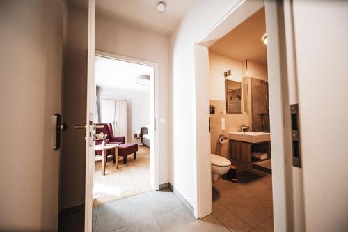 Ένα μπάνιο στο Fontane Apartments