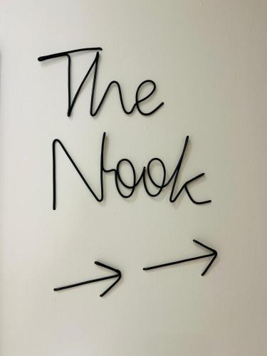 The Nook Londons Swanky Studio with FREE Parking photo 37