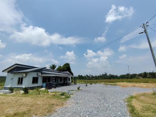 a house in the middle of a field at One Lot - Lodging Two in Arau