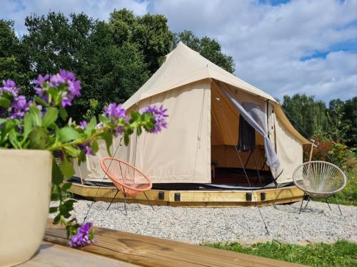 Gallery image of Bell Tent in een Voedselbos in Nederweert-Eind