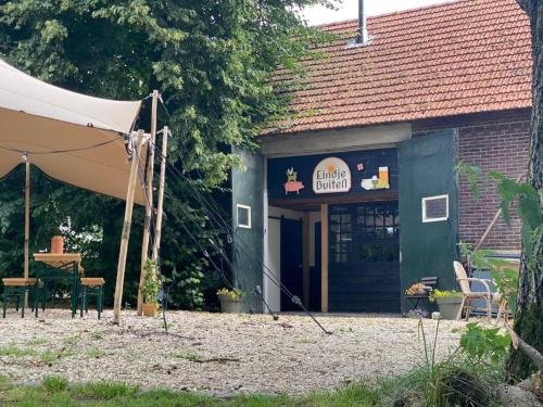 Gallery image of Bell Tent in een Voedselbos in Nederweert-Eind