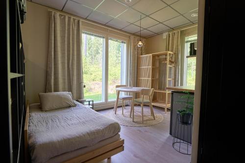 Χώρος καθιστικού στο Huoneisto elokuvateatterilla Studio apartment with the movie theater