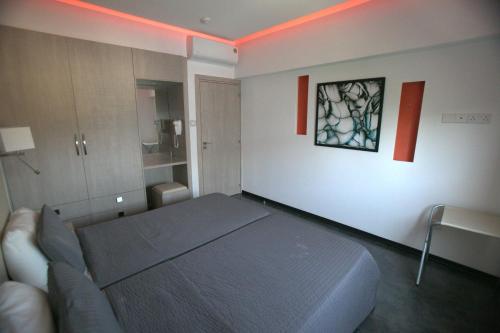 Postel nebo postele na pokoji v ubytování Neptune Hotel Apartments Paphos