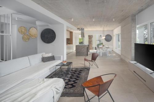 VALDORA - Luxury villa with heated pool