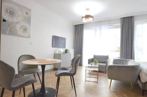 Foto Private parking, secure building - Central apartments Old Town & Main Station 4