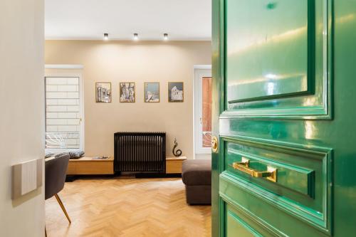 Spanish Steps Modern Gem