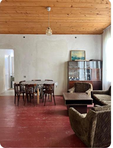 Un lugar para sentarse en Utsera Veranda