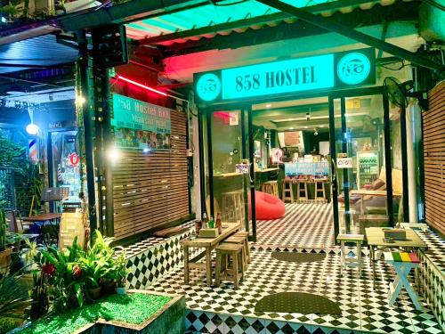 ใบรับรอง รางวัล เครื่องหมาย หรือเอกสารอื่น ๆ ที่จัดแสดงไว้ที่ 858hostel bkk in khaosan road