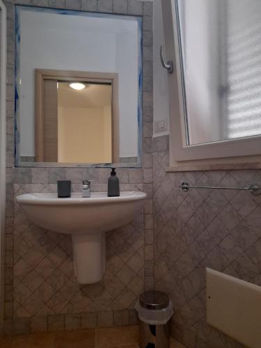 a bathroom with a sink and a mirror at L angolo in Porto Torres
