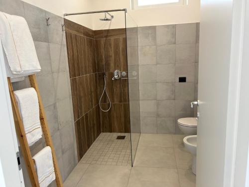 a bathroom with a shower with a toilet at La casa dei Coloni in Nola