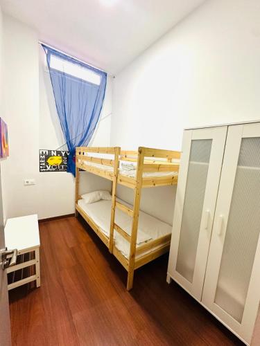 Ένα ή περισσότερα κρεβάτια σε δωμάτιο στο Apartamentos Templo Diana -Vistas Históricas-
