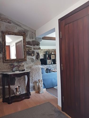 Gambar di galeri bagi Pequena Casa rústica com piscina di Penafiel