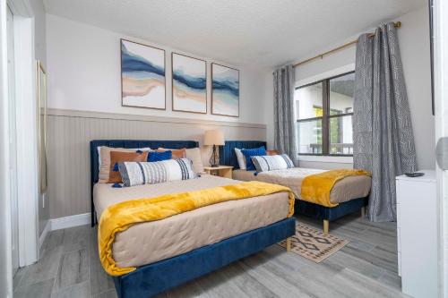 Katil atau katil-katil dalam bilik di Cozy apt 2 bedrooms 1 mile Universal Studios