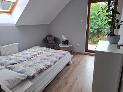 a bedroom with a bed and a window at Dom uKromki z kominkiem i widokiem na Śnieżkę in Sosnówka