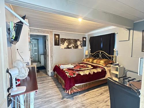 Ένα ή περισσότερα κρεβάτια σε δωμάτιο στο Guest Suite - Private Retreat - J-1