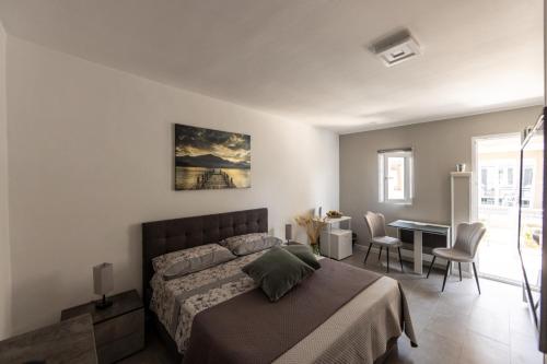 a bedroom with a bed and a table and chairs at casa turistica l'etoile in Conversano