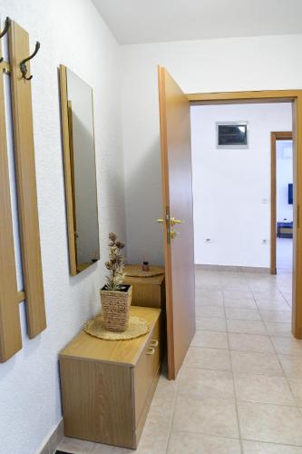 TV a/nebo společenská místnost v ubytování Apartman Lara